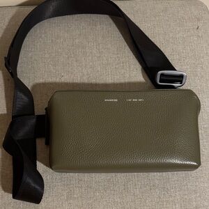 Grams(28) 157 Essential Sling